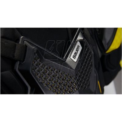 6. Bauer Ultrasonic Int M 1058491 hockey shoulder pads