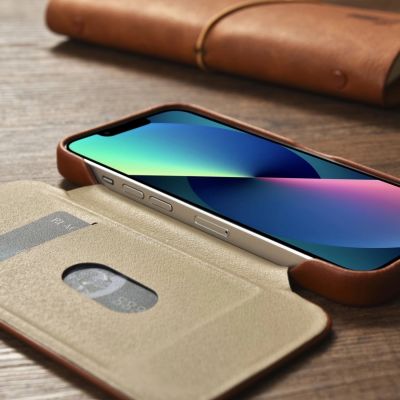 23. iCarer CE Oil Wax Premium Leather Folio Case iPhone 14 Plus magnetic flip case MagSafe brown (AKI14220707-BN)