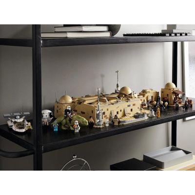 8. LEGO Star Wars 75290 Mos Eisley Cantina