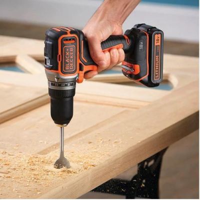 5. Black & Decker BL186N 1650 RPM Central Locking Black, Orange