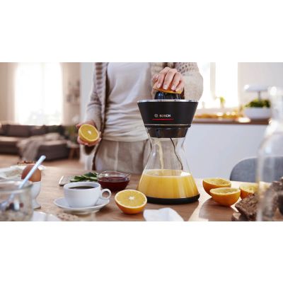 5. BOSCH MCP72GPB citrus juicer (40W; 1l; black, transparent)