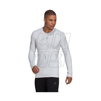 5. T-shirt adidas TechFit Warm M H23121