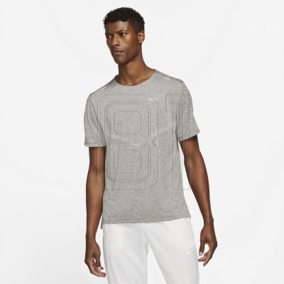5. Nike Dri-FIT Rise 365 M T-shirt CZ9184-084