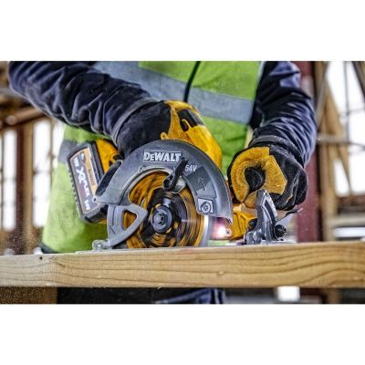 6. DeWALT DCS578NT-XJ Portable Circular Saw