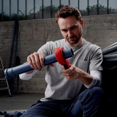 33. Knipex 90 23 01 BK hand pipe cutting tool Pipe cutter