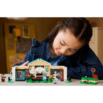 6. LEGO ANIMAL CROSSING 77056 Blathers and the Museum Collection