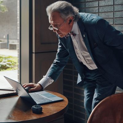 5. Voyager Free 60+ UC headphones, USB-C, touchscreen case