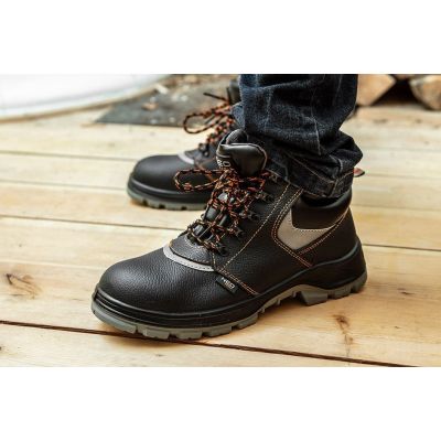 4. NEO tools 82-023 safety shoes