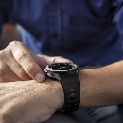 4. Tech-Protect Silicone Line Strap for Samsung Galaxy Watch 4 / 5 / 5 Pro / 6 / 7 / FE - Black