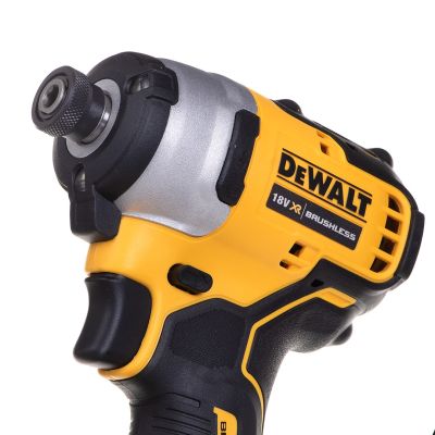 4. Combo Tool Kit 18V 2x4.0Ah DCK2062M2T DEWALT
