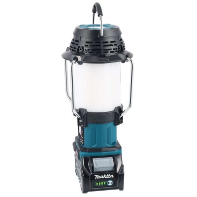 2. Makita Radio MR009GZ 12/14.4/18/40V XGT MR009GZ with lamp and flashlight
