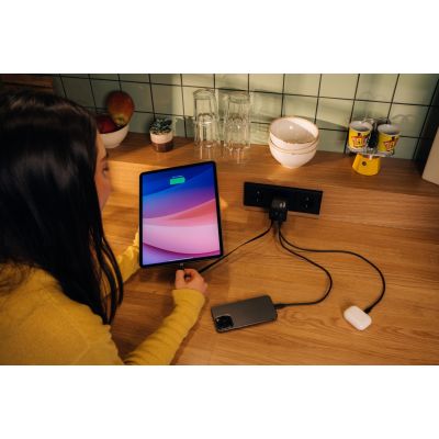 11. Verbatim Gan 65W charger 2xUSB-C PD, 1xUSB-A, retrac. Cable 32217