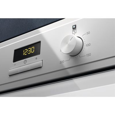 2. ELECTROLUX EOF3H40BW Oven