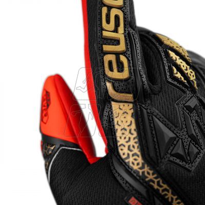 5. Goalkeeper gloves Reusch Attrakt Freegel Silver M 5570235 7075