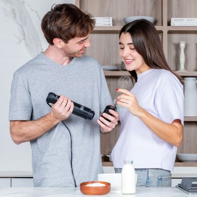 14. Black+Decker BXHBA1501E Hand Blender