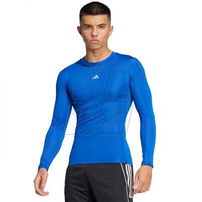 2. Adidas Techfit Long Sleeve Tee M JP2921