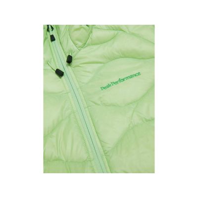 2. PEAK PERFORMANCE Helium Down Hood Jacket Women green