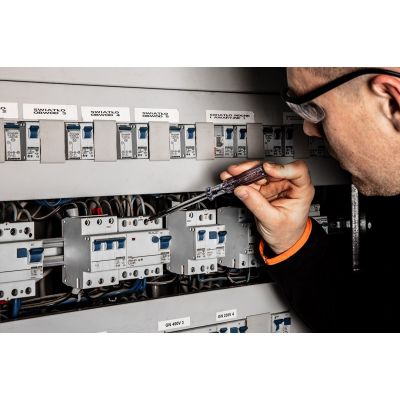 24. Electrician’s Backpack with 31 Pieces