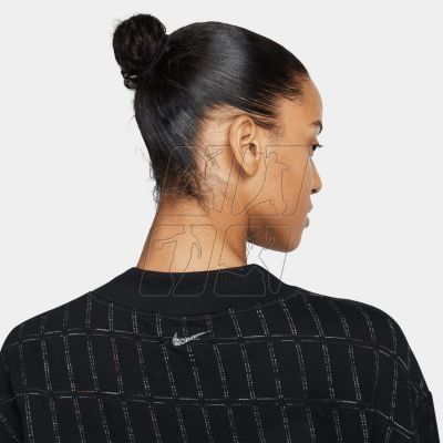 4. Nike Yoga Therma-FIT Luxe Sweatshirt W DV4317-010