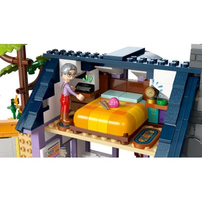 7. LEGO FRIENDS 42669 Beekeeper's House and Flower Garden