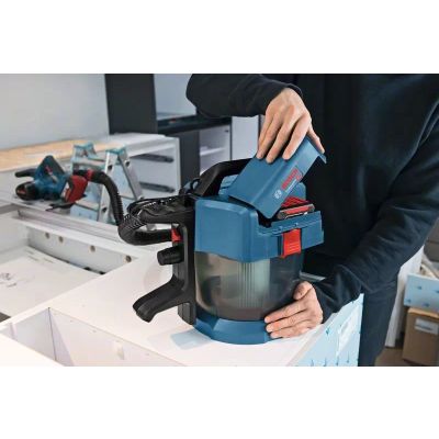 3. Bosch GAS 18V-10 L Professional Black, Blue
