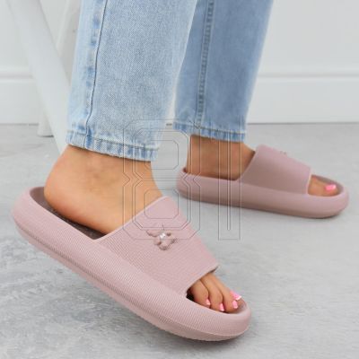 7. Vinceza W 75210 JAN403C flip-flops