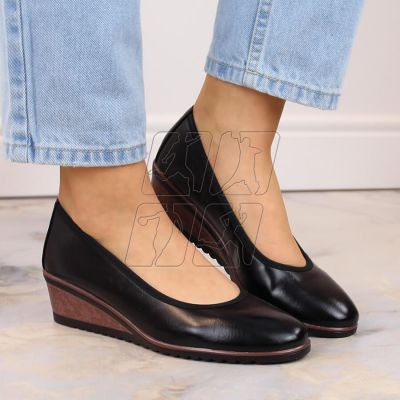 8. Black wedge pumps W Vinceza