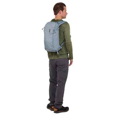 11. Thule AllTrail Hydration Backpack 16 L - pond