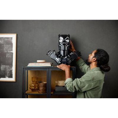 11. LEGO 76215 Marvel Super Heroes - Black Panther