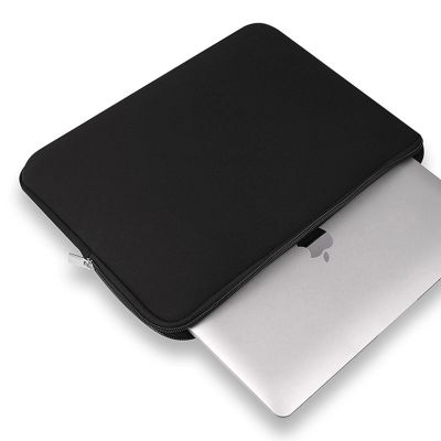2. Universal laptop cover 15.6'' - black