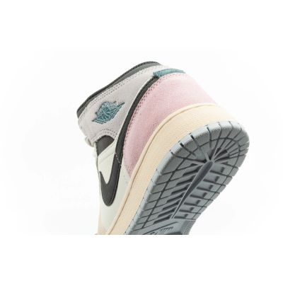 7. Nike Air Jordan 1 women's high-top sports shoes fashionable sneakers