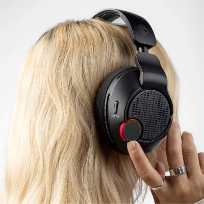 4. SKULCANDY Gaming Headset Crusher PLYR 720 Wireless Univ