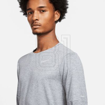8. Nike Dri-Fit Running Crew M DD4754-084 Tee