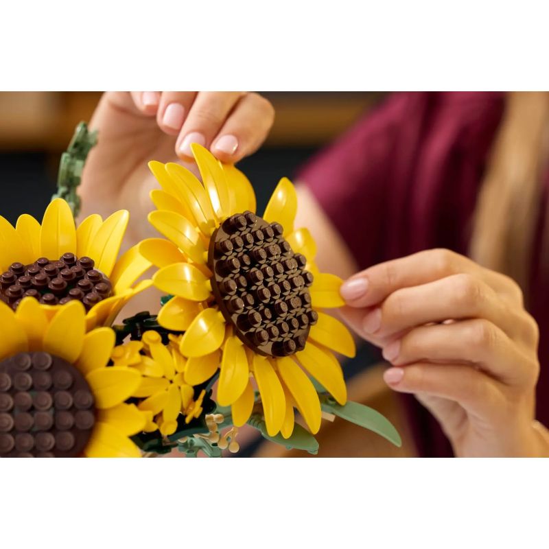 15. LEGO Botanical Collection 11502 - Sunflower Bouquet