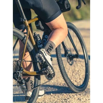 4. NORTHWAVE Hammer Plus Cycling Shoes Light Gray