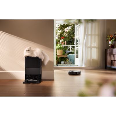 18. Roborock Qrevo 5AE black cleaning robot