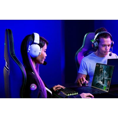 5. Razer BlackShark V2 Pro Wireless Headband Gaming Bluetooth Headset White