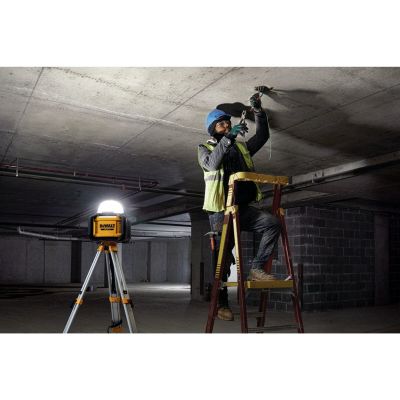 6. Compact work lamp 18v xr on 18/54v battery, without battery