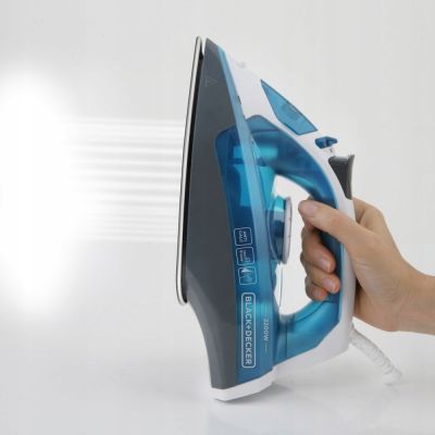 2. Black+Decker BXIR2200E Steam Iron (2200W; White and Blue)