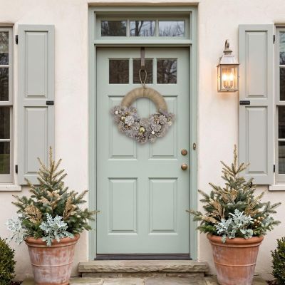 6. DECORATIVE HALF WREATH 34 CM GOLD WITH PINE CONES AND BAUBLES MICA