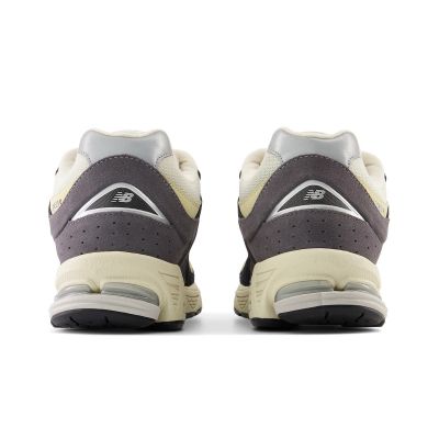 4. New Balance sports shoes M M2002RSH