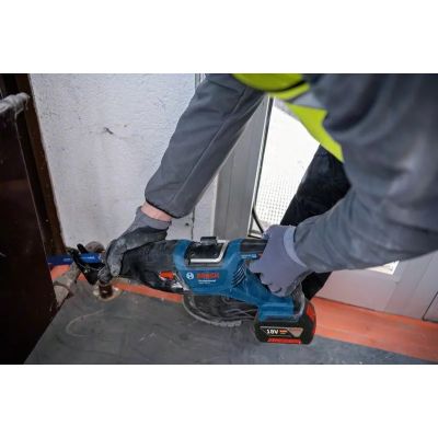 8. Bosch GSA 185-LI 2900 spm Black