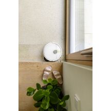 Cleaning robot with KARCHER RVM 4 Comfort base