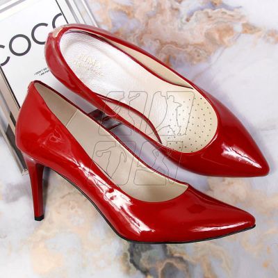 12. Pumps on a red lacquered stiletto W Juma