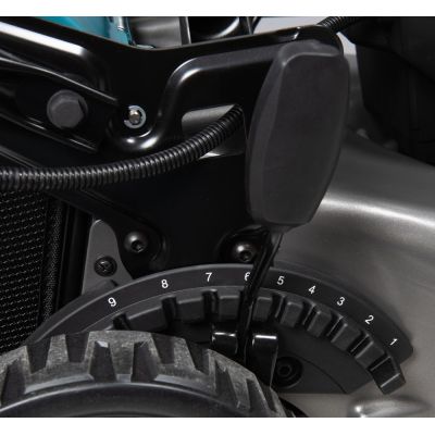 2. MAKITA 40V XGT LM002GZ Lawn Mower 53cm