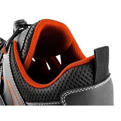 3. NEO tools 82-079-40 safety shoes