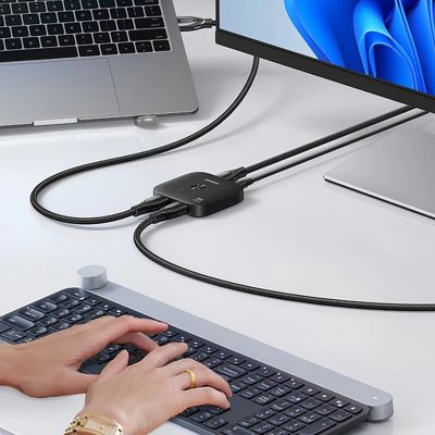 7. Ugreen 8K 60Hz Ultra HD 2in1 HDMI switch - black