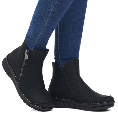 17. Comfortable insulated ankle boots Rieker W RKR612 black