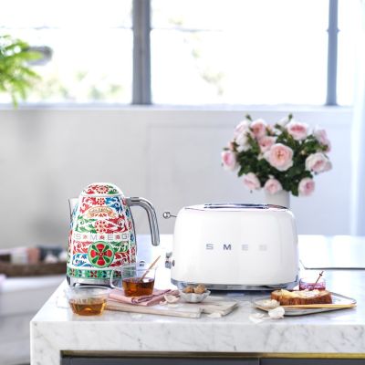 17. SMEG toaster white model TSF01WHEU