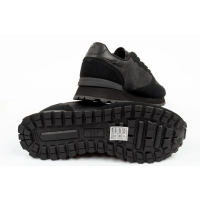 8. GAP men's sports shoes Osaka black sneakers comfortable fashionable